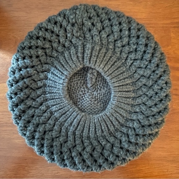 Grey Slouchy Beret – Chunky Knit Winter Hat - Picture 4 of 4